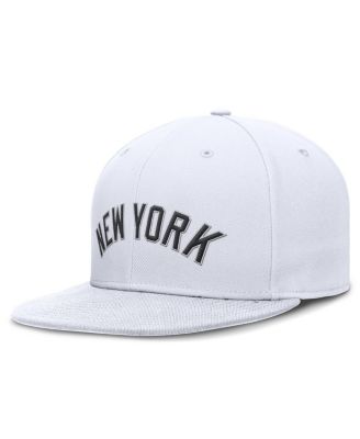 Nike - Men's White New York Yankees True Performance Fitted Hat