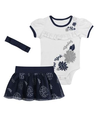 Outerstuff - Infant White New York Yankees Sweet Catcher 3-Piece Headband Skirt Set